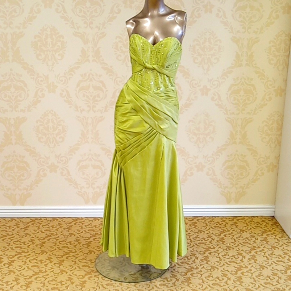 Me prom by Moonlight size 4 prom dress